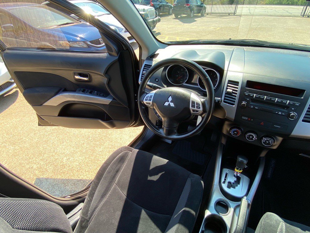 2010 Mitsubishi Outlander Image 23