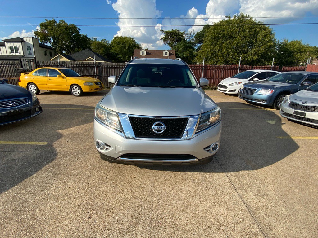 2015 Nissan Pathfinder Image 2