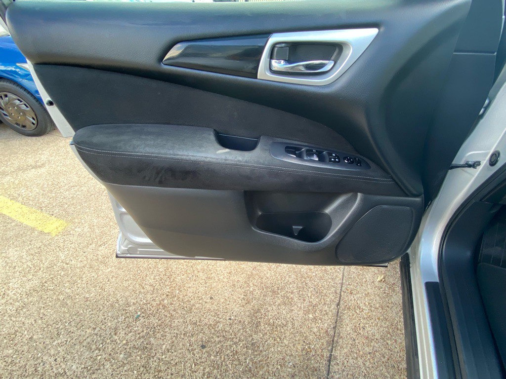 2015 Nissan Pathfinder Image 13
