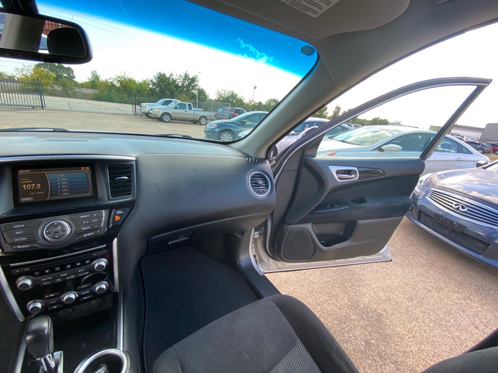 2015 Nissan Pathfinder Image 24