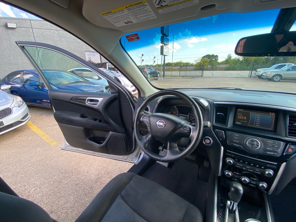 2015 Nissan Pathfinder Image 25