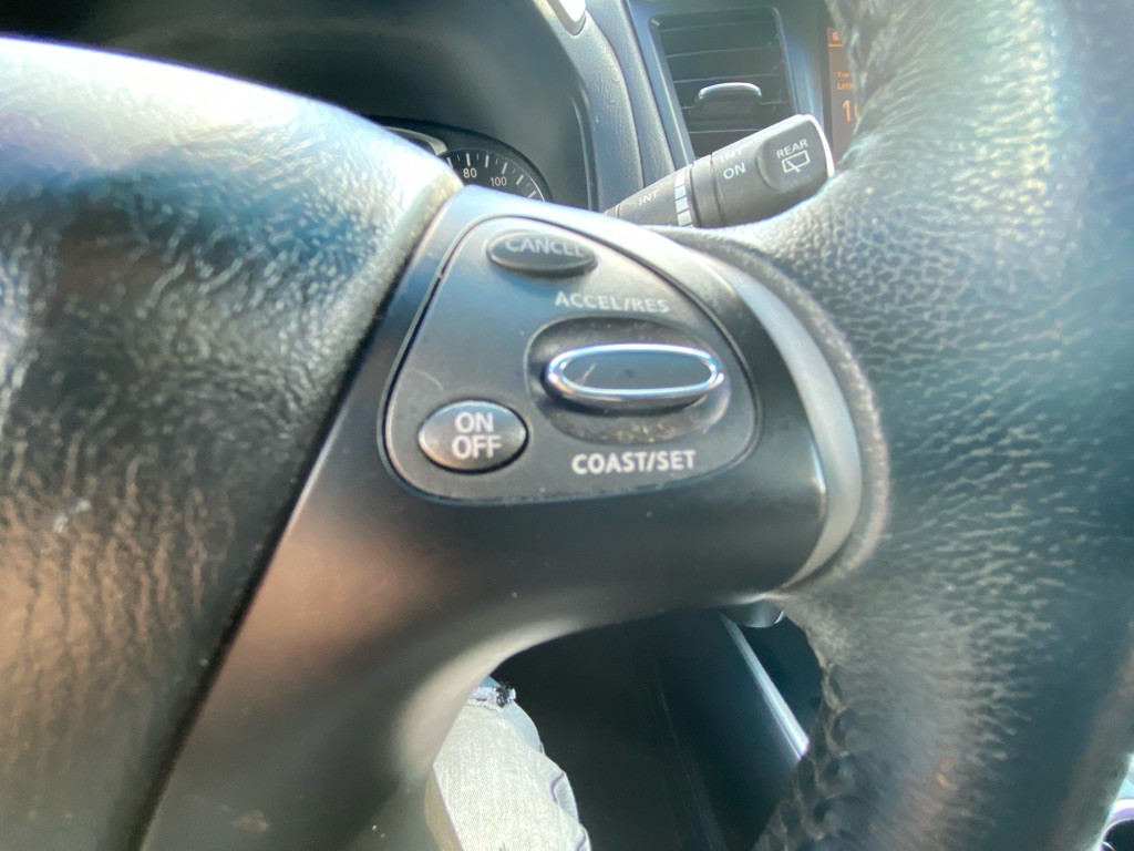2015 Nissan Pathfinder Image 28