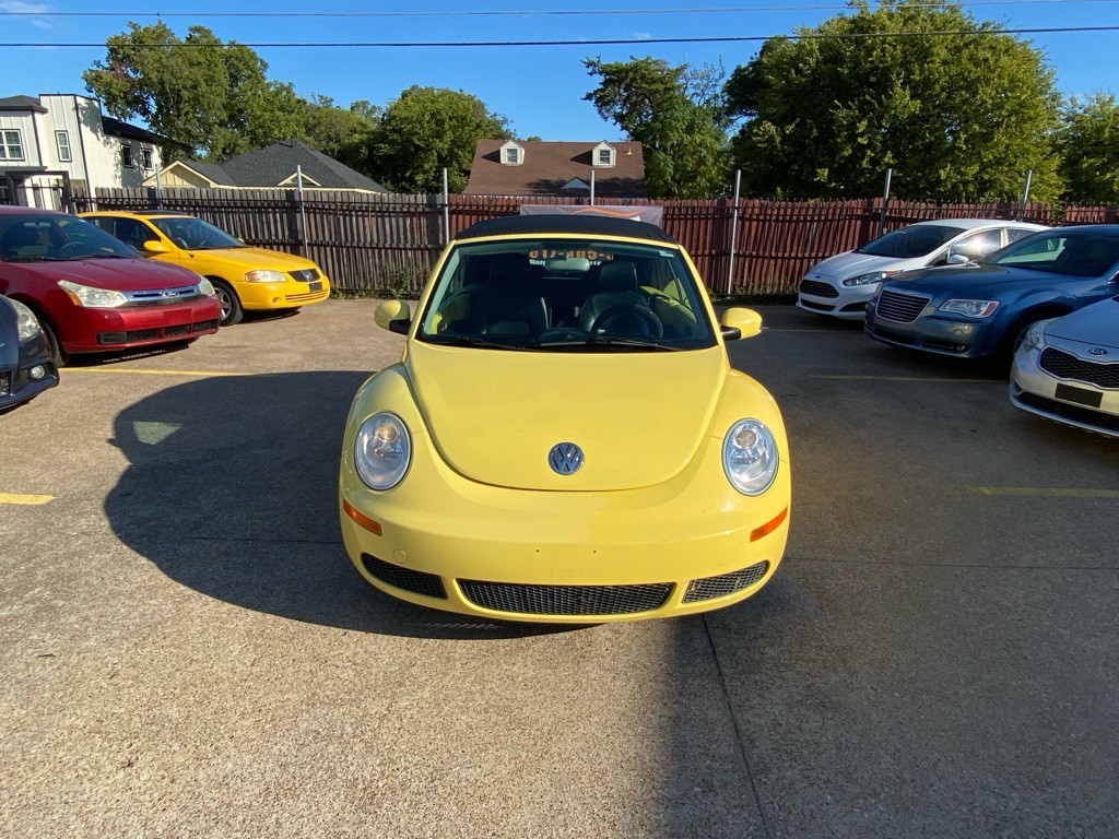 2008 Volkswagen Beetle Image 2