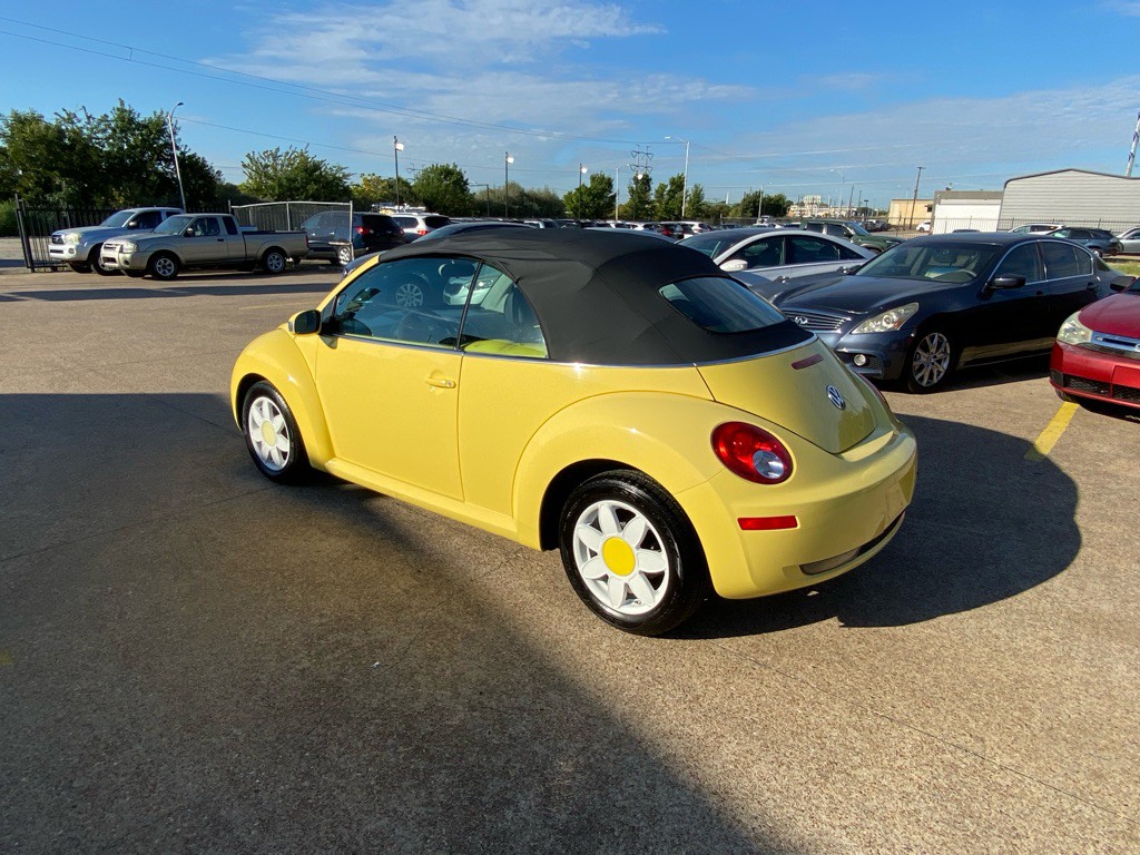 2008 Volkswagen Beetle Image 4