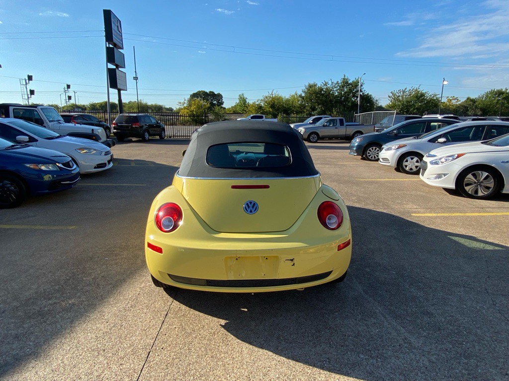 2008 Volkswagen Beetle Image 5