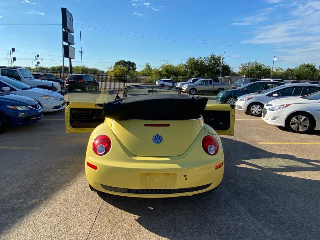 2008 Volkswagen Beetle Image 11