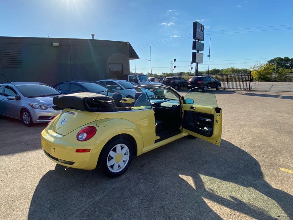 2008 Volkswagen Beetle Image 12