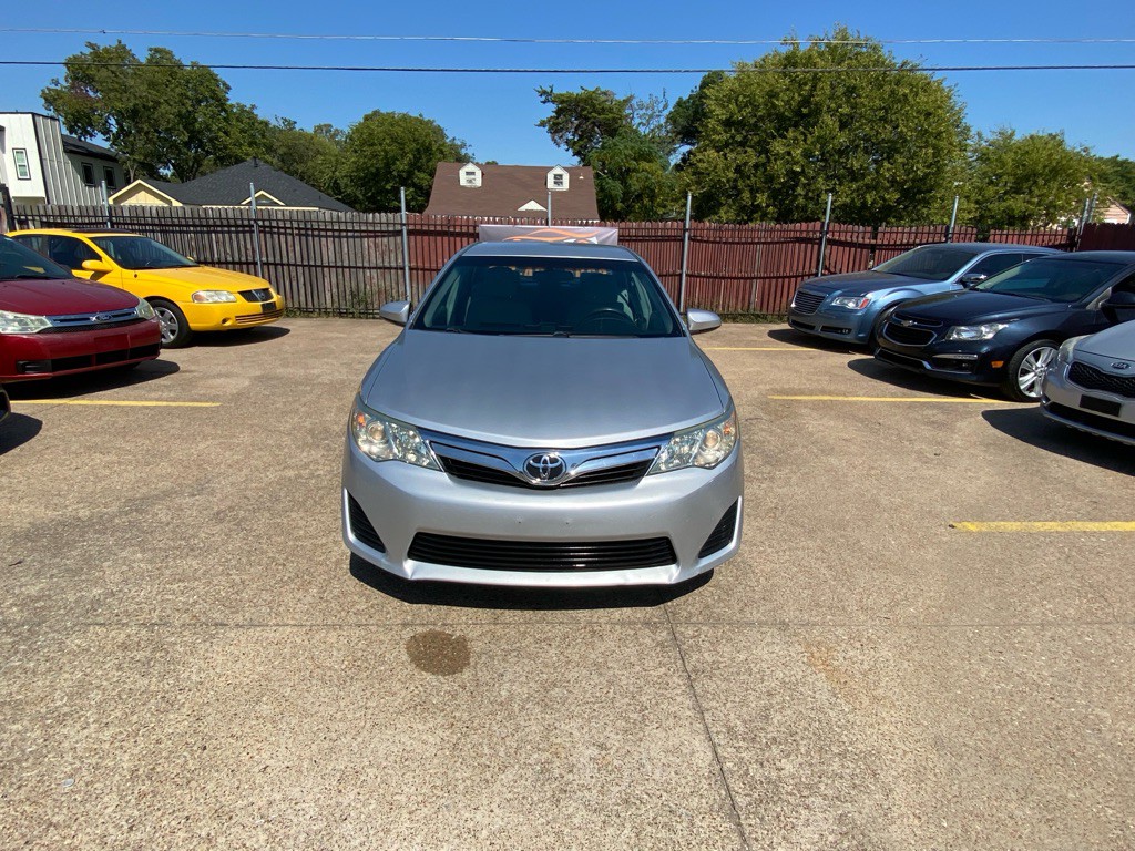 2012 Toyota Camry Image 2