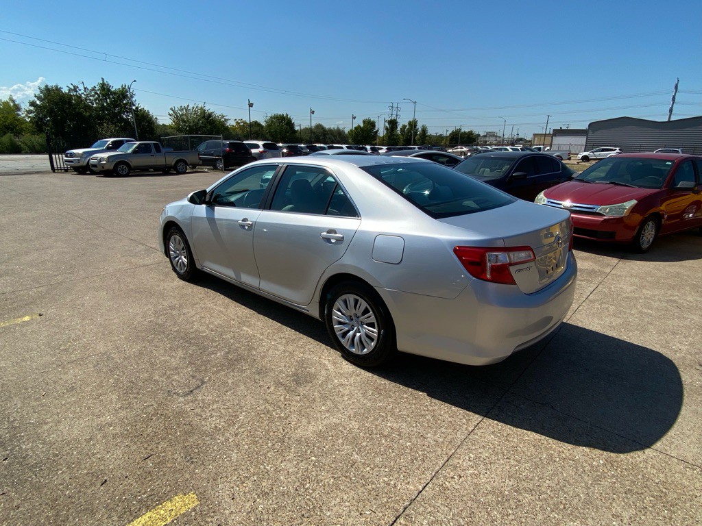 2012 Toyota Camry Image 4