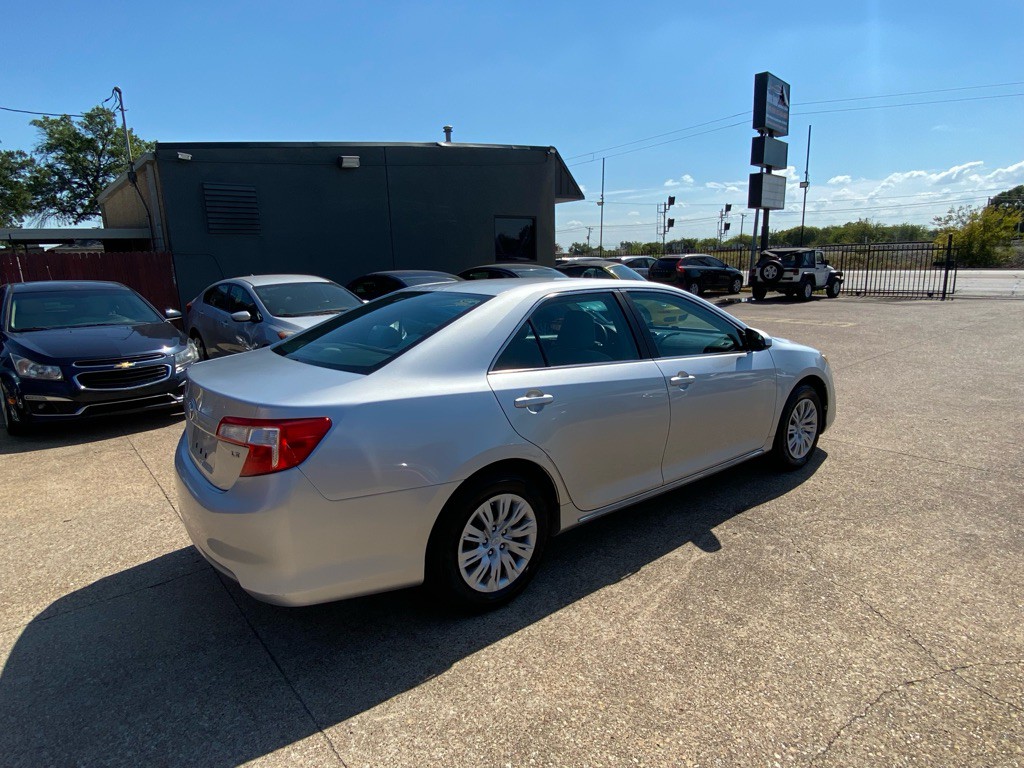 2012 Toyota Camry Image 6