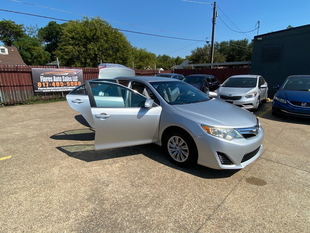 2012 Toyota Camry Image 7