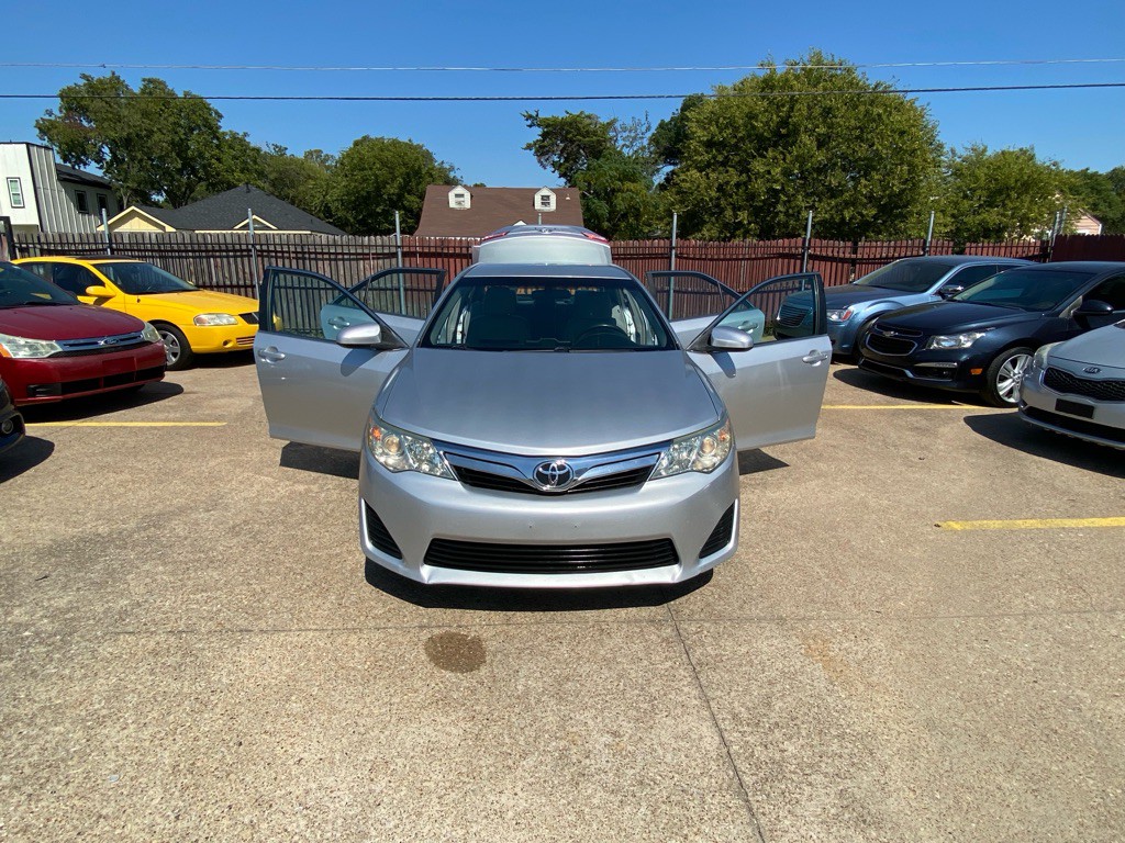 2012 Toyota Camry Image 8