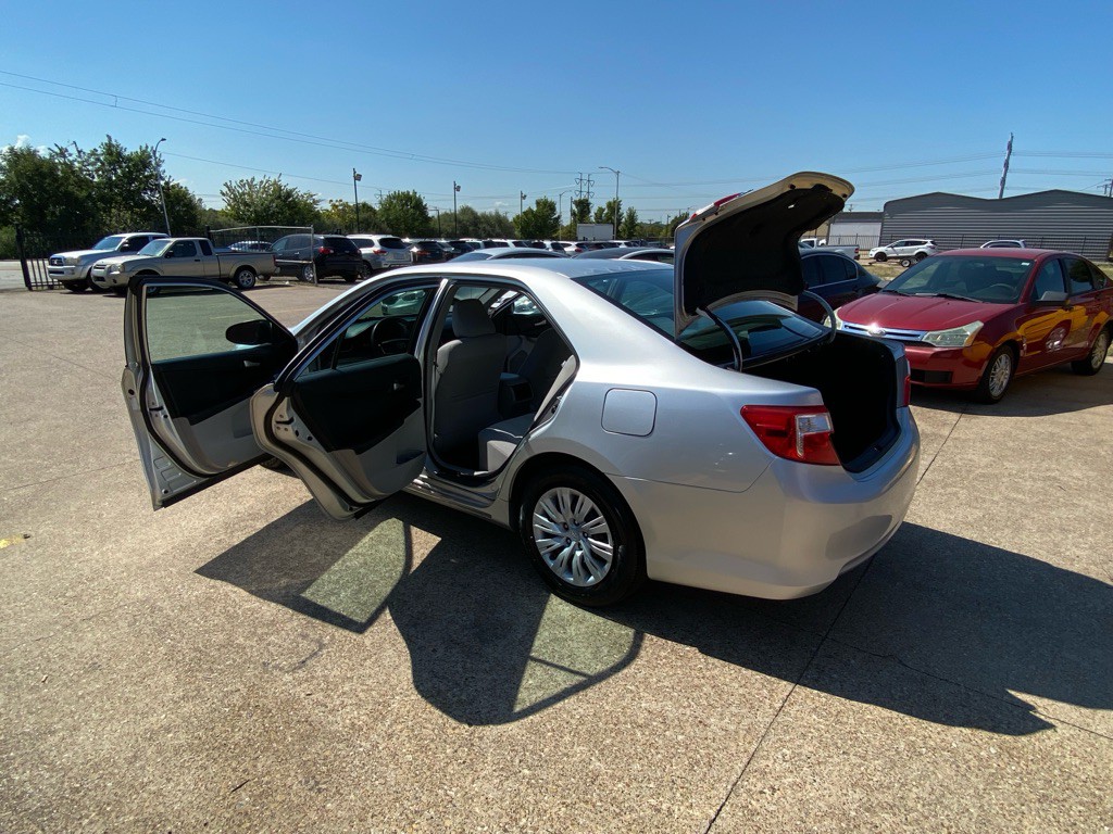 2012 Toyota Camry Image 10