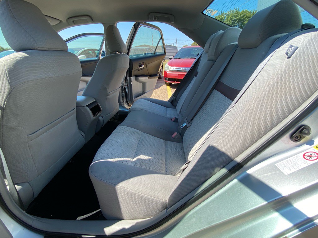 2012 Toyota Camry Image 16