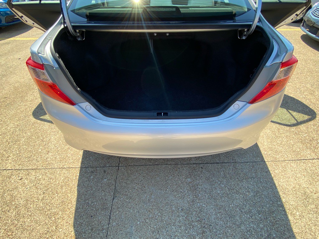 2012 Toyota Camry Image 17