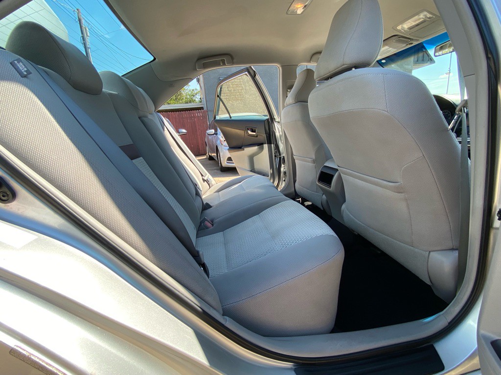 2012 Toyota Camry Image 18