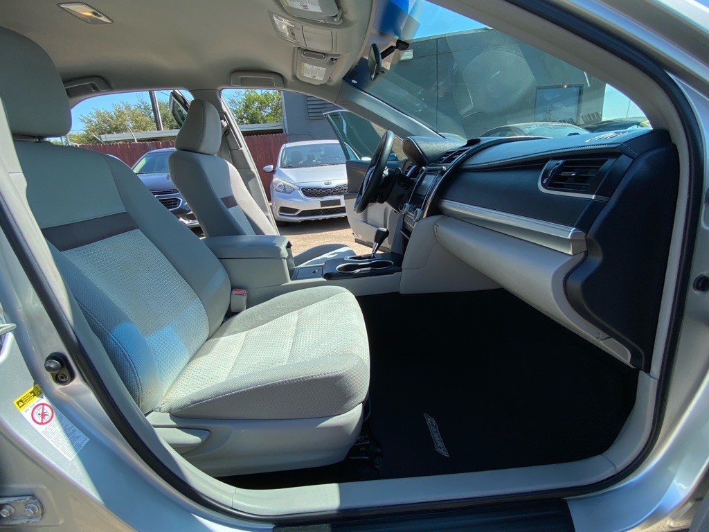 2012 Toyota Camry Image 19