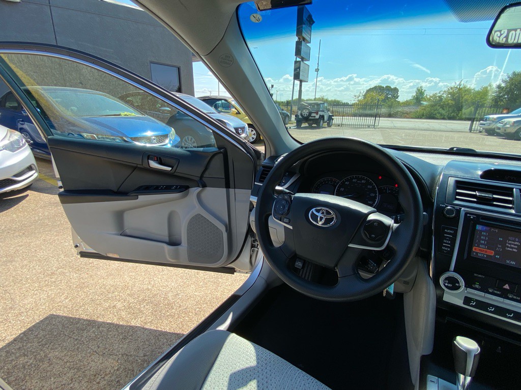 2012 Toyota Camry Image 23