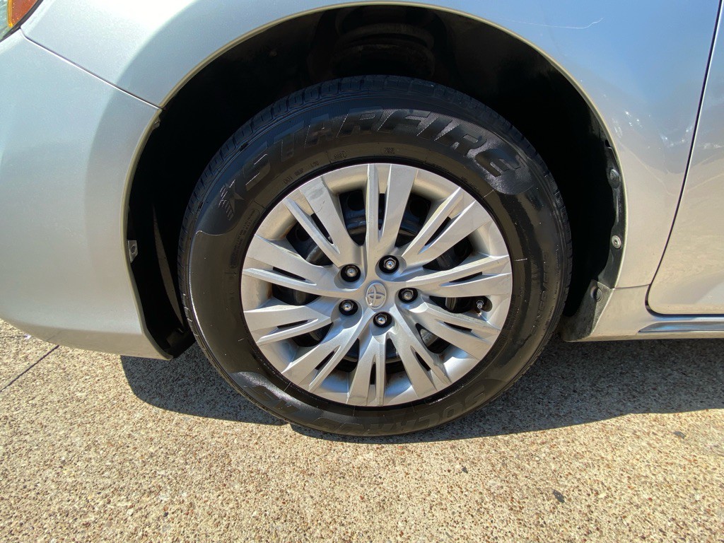 2012 Toyota Camry Image 29