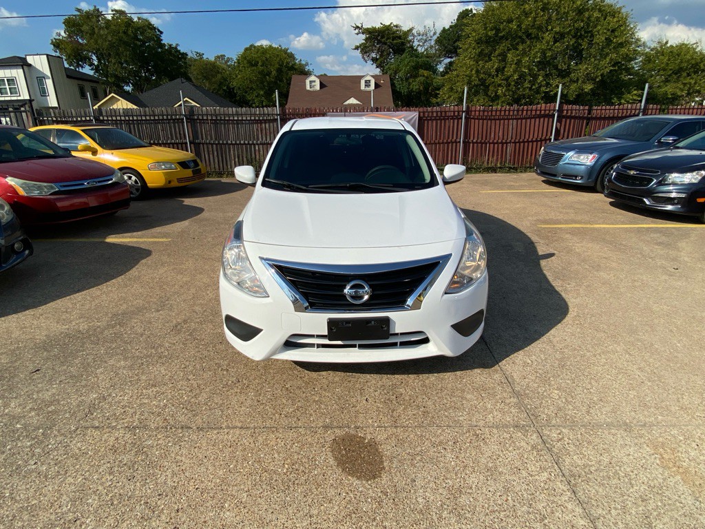 2018 Nissan Versa Image 2