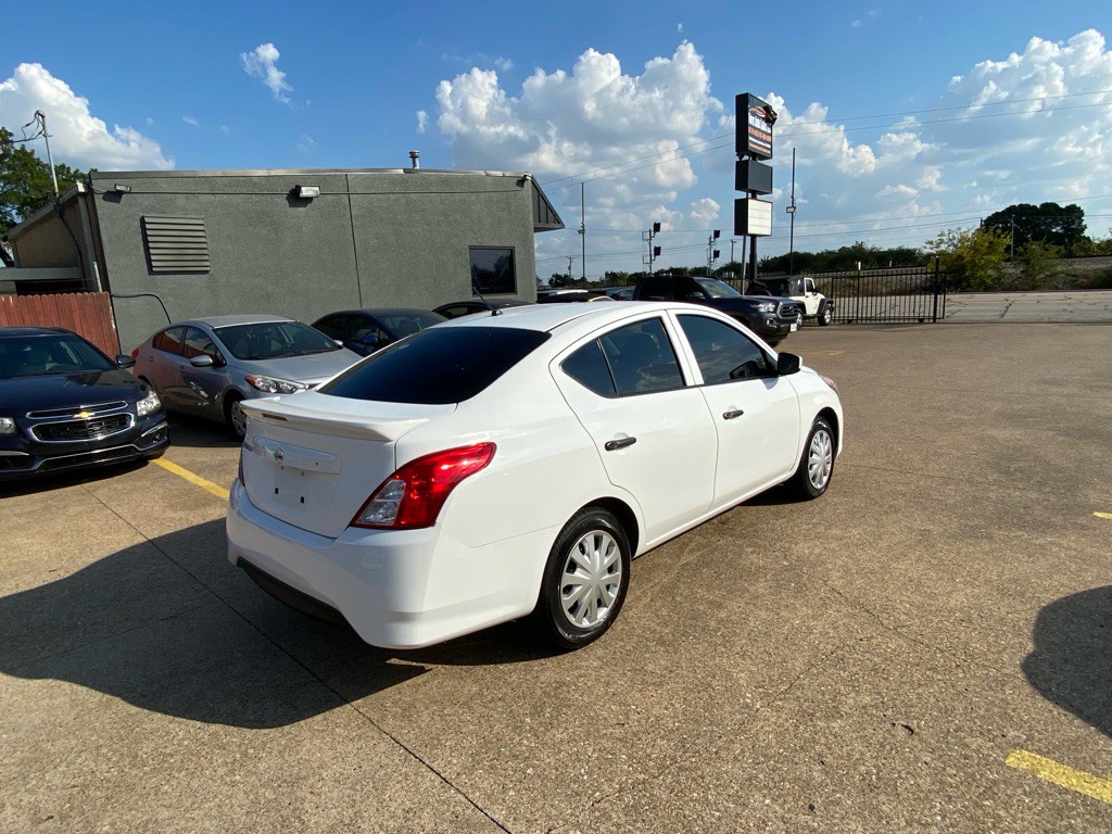2018 Nissan Versa Image 6