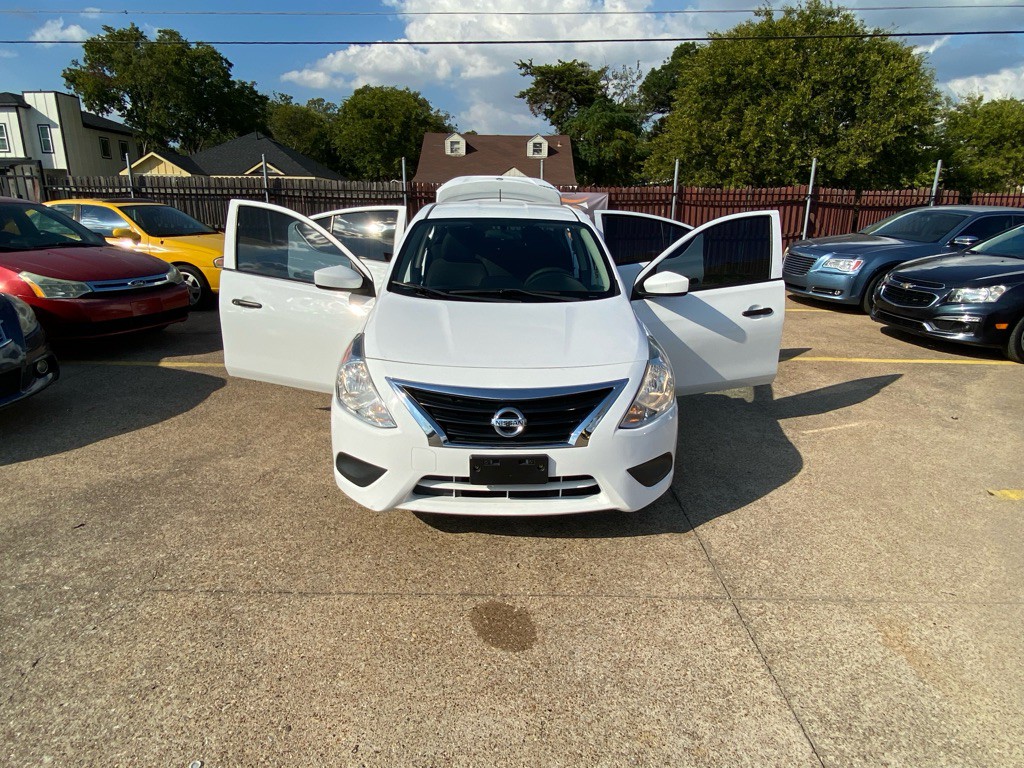 2018 Nissan Versa Image 8