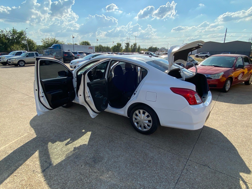 2018 Nissan Versa Image 10