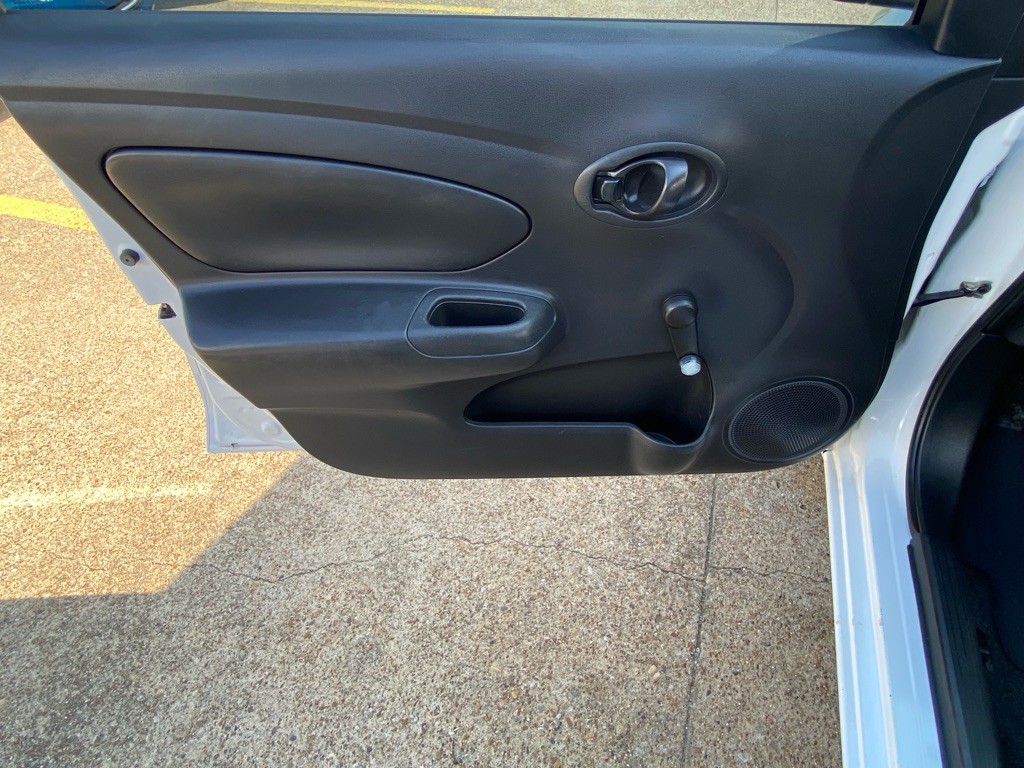 2018 Nissan Versa Image 13