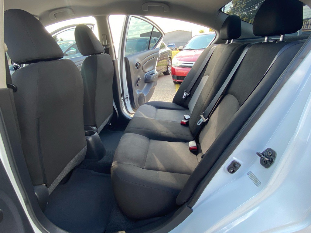 2018 Nissan Versa Image 16