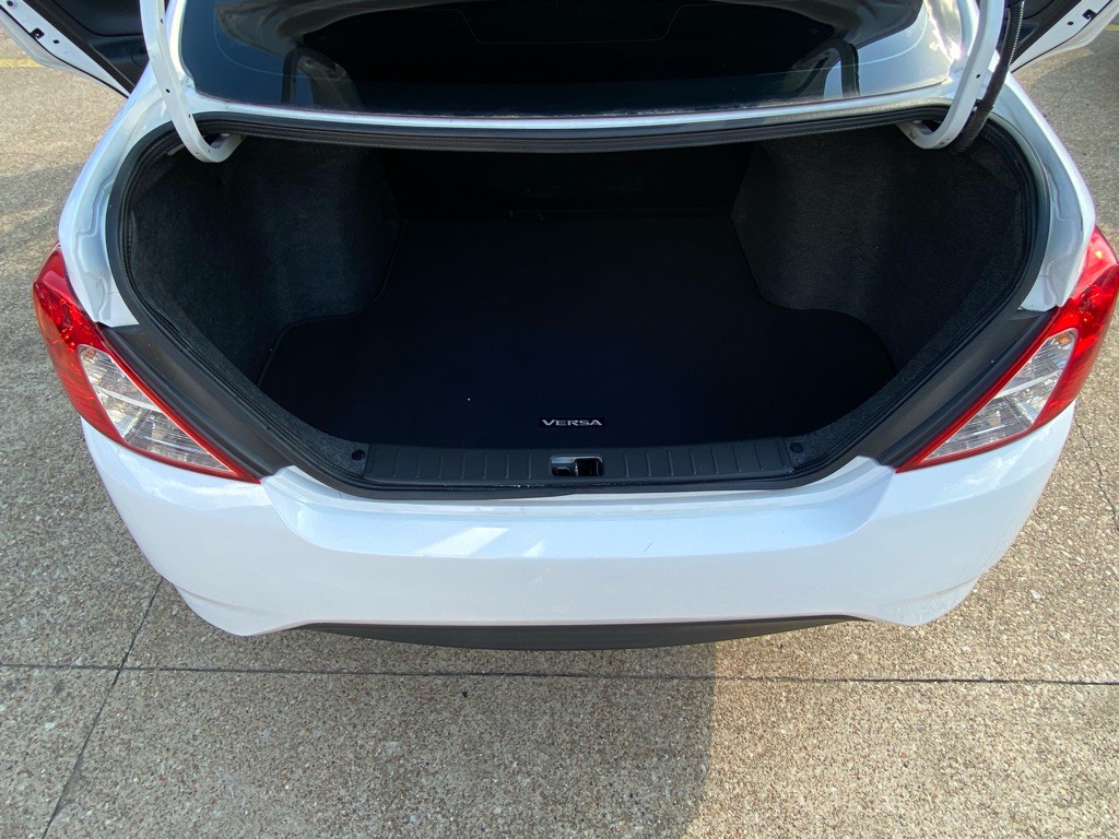 2018 Nissan Versa Image 17