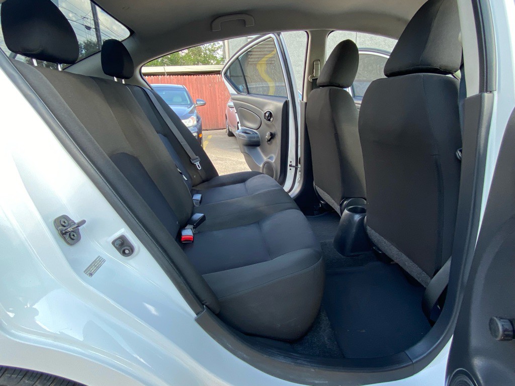 2018 Nissan Versa Image 18
