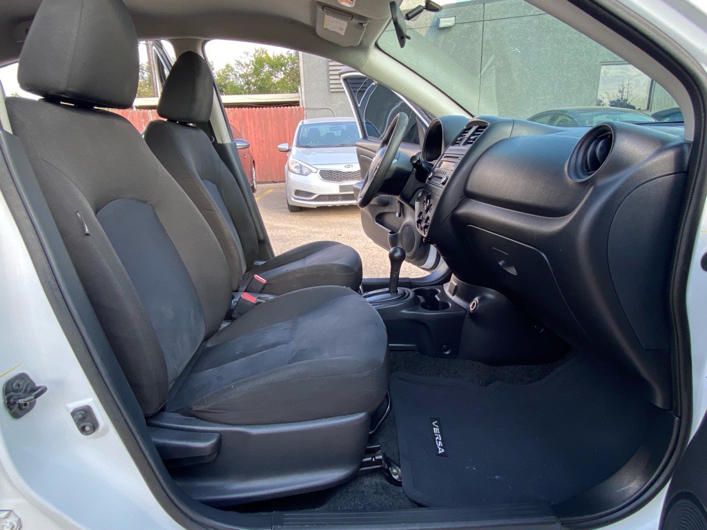 2018 Nissan Versa Image 19