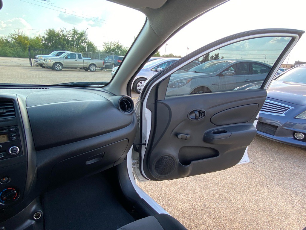 2018 Nissan Versa Image 22