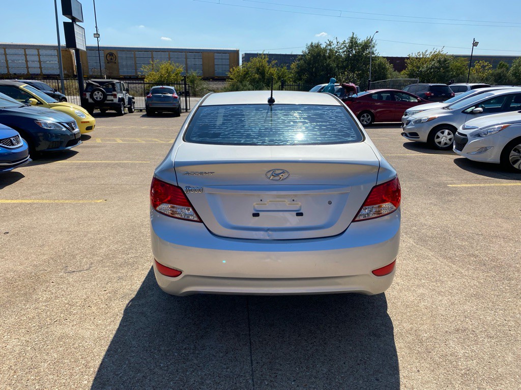 2014 Hyundai Accent Image 5
