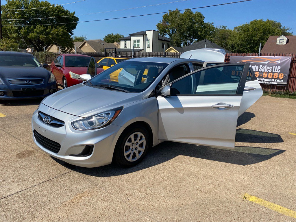2014 Hyundai Accent Image 9