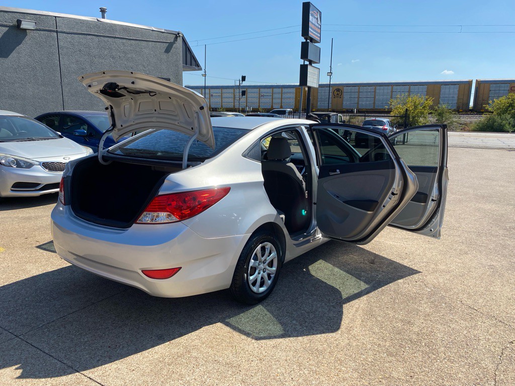 2014 Hyundai Accent Image 12