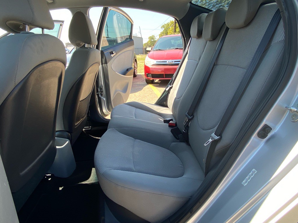 2014 Hyundai Accent Image 16