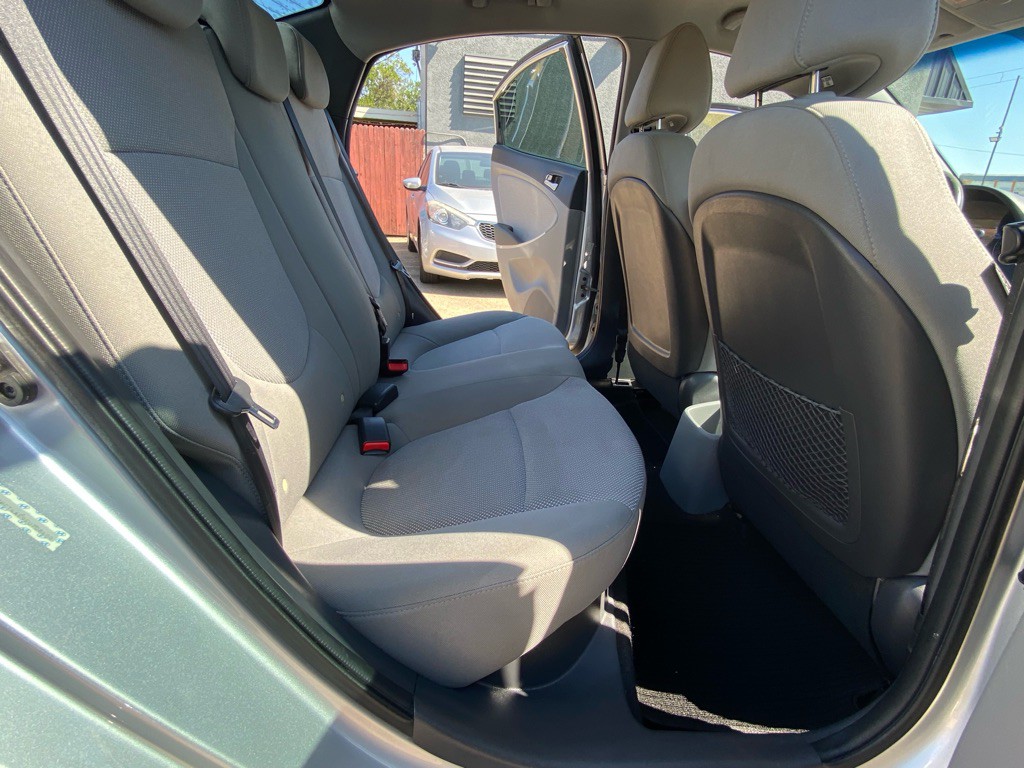 2014 Hyundai Accent Image 18