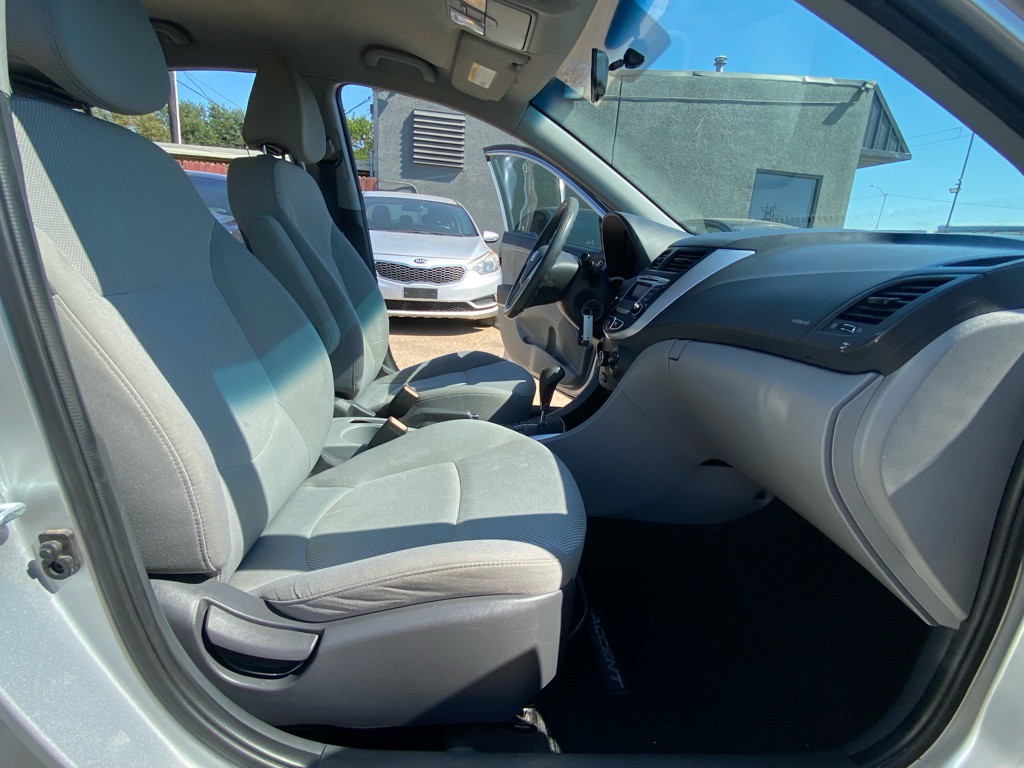 2014 Hyundai Accent Image 19