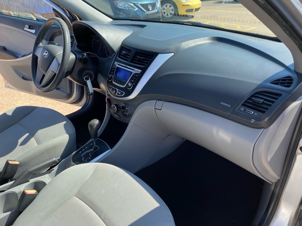 2014 Hyundai Accent Image 20