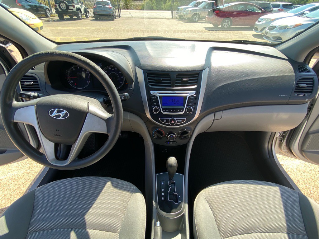 2014 Hyundai Accent Image 21