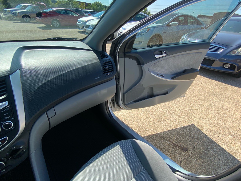 2014 Hyundai Accent Image 22