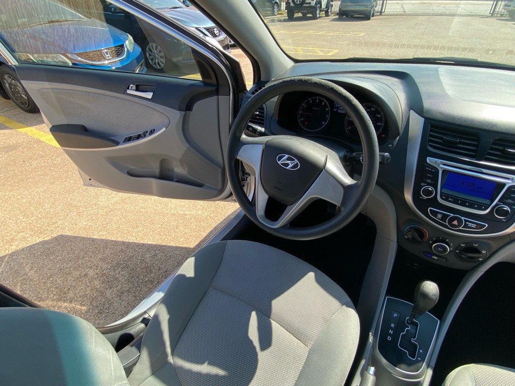 2014 Hyundai Accent Image 23