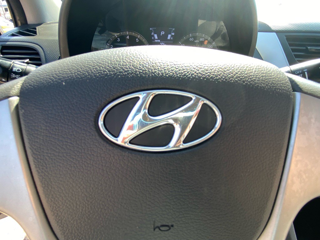 2014 Hyundai Accent Image 24