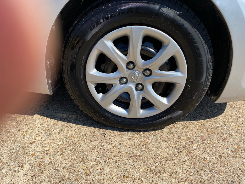 2014 Hyundai Accent Image 28