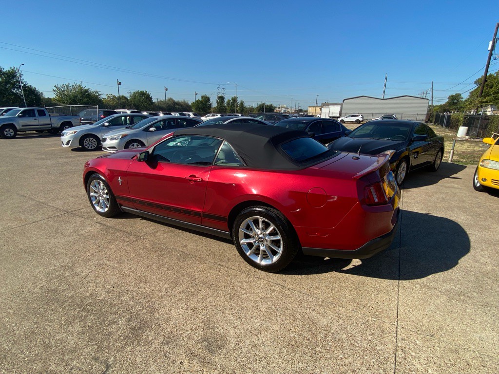 2010 Ford Mustang Image 4