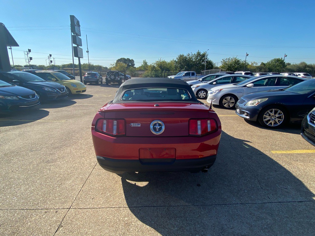 2010 Ford Mustang Image 5