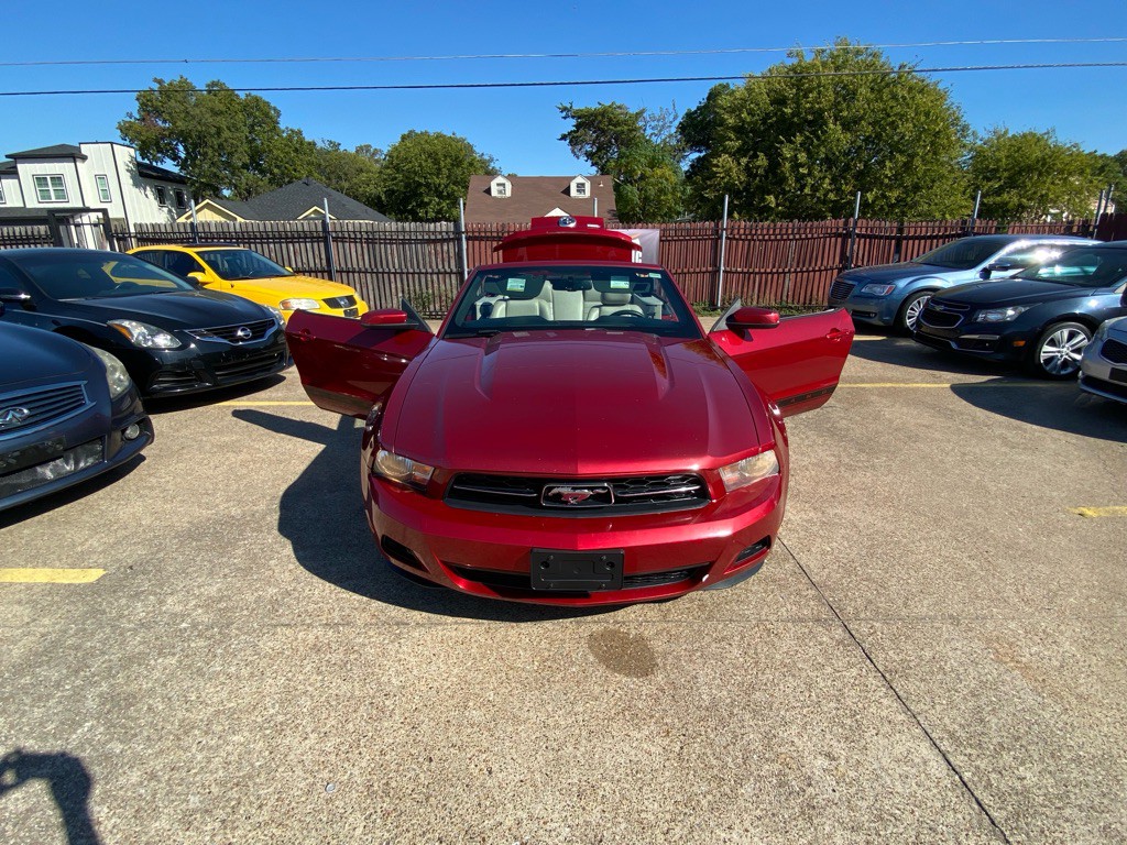 2010 Ford Mustang Image 8