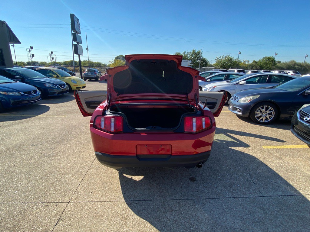 2010 Ford Mustang Image 11