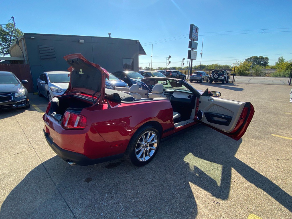2010 Ford Mustang Image 12